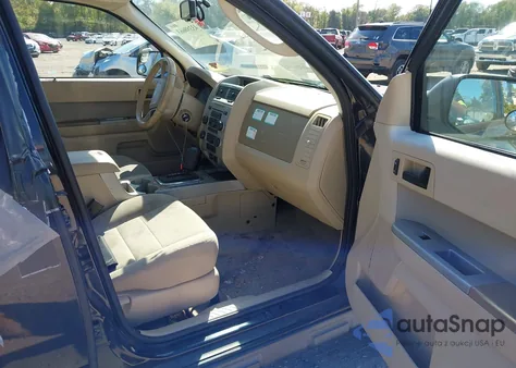 2011 Ford Escape Xlt z USA, uszkodzony, nr VIN 1FMCU0D72BKA03008